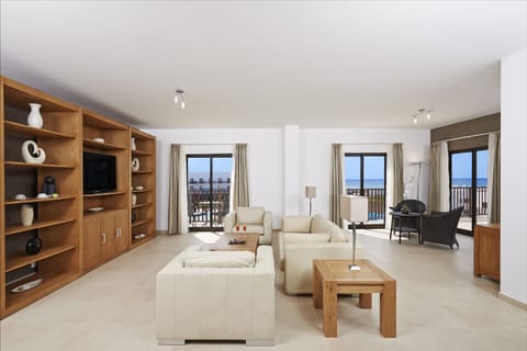 The Level, Presidential Suite | Living room | 32-inch flat-screen TV with satellite channels, TV, table tennis