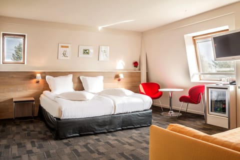 Comfort Double Room | Minibar, individually decorated, individually furnished, desk