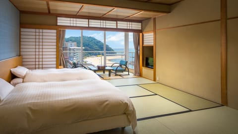 Japanese-style room Twin, Smoking | In-room safe, bed sheets