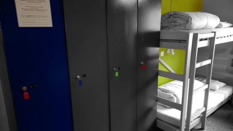 Shared Dormitory for 6 People, Shared Bathroom | Safe