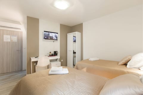 Double Room | Premium bedding, in-room safe, desk, laptop workspace