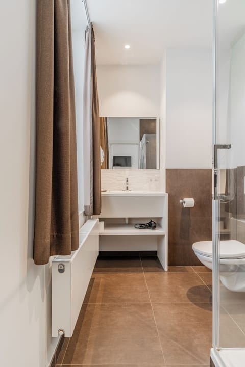 Comfort Double Room | Hypo-allergenic bedding, minibar, in-room safe, desk