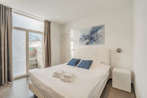 Comfort Double Room | Hypo-allergenic bedding, minibar, in-room safe, desk