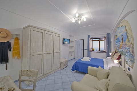 Comfort Studio, 1 Bedroom, Ocean View | Desk, soundproofing, free WiFi, bed sheets