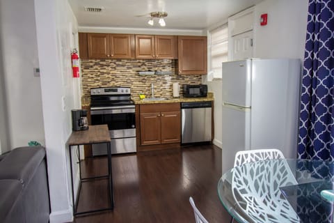 Apartment, 1 Bedroom | Private kitchen | Full-size fridge, microwave, stovetop, coffee/tea maker