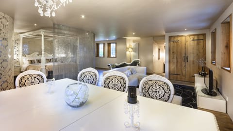 In-room safe, individually decorated, individually furnished, desk