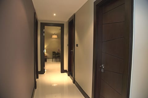 Apartment, 2 Bedrooms, Partial Ocean View | Hallway