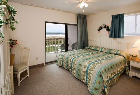 Family Townhome, 3 Bedrooms, Oceanfront (G) | Blackout drapes, iron/ironing board, free WiFi, bed sheets