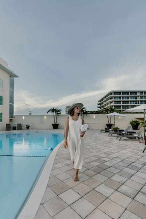 Outdoor pool, sun loungers