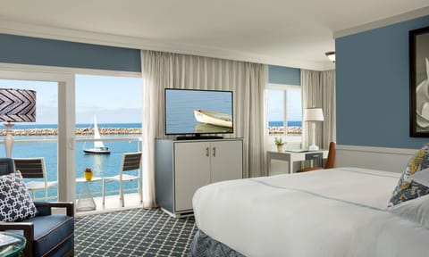 Premier King Room with Ocean View | Down comforters, minibar, in-room safe, desk