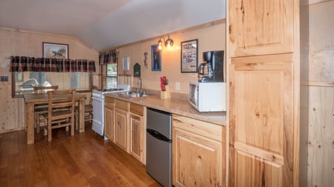 Bears Way | Private kitchen | Fridge, microwave, stovetop, coffee/tea maker