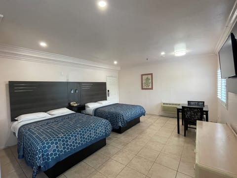 Standard Double Room, 2 Queen Beds, Non Smoking | Premium bedding, free WiFi, bed sheets, wheelchair access