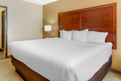 Premium bedding, pillowtop beds, in-room safe, desk