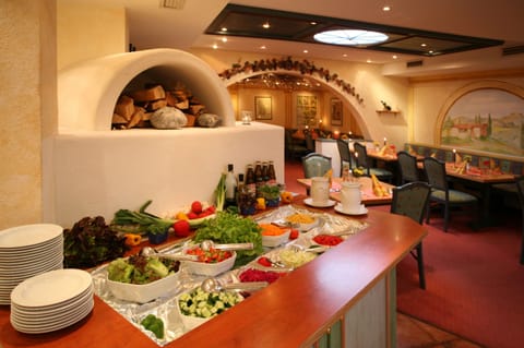 Dinner served, Italian cuisine, alfresco dining