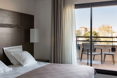 Suite, 1 King Bed, Terrace | Premium bedding, in-room safe, individually decorated, desk