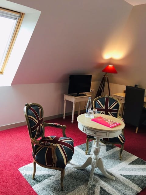 Premium bedding, individually decorated, individually furnished, desk