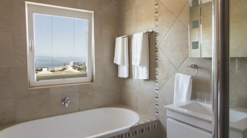 Double or Twin Room with Sea View | Bathroom | Shower, hydromassage showerhead, free toiletries, hair dryer