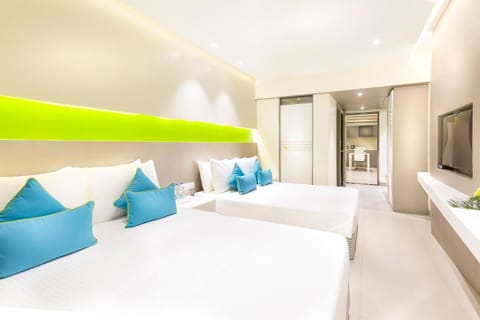 Deluxe Double or Twin Room, 1 Bedroom | Minibar, in-room safe, desk, soundproofing