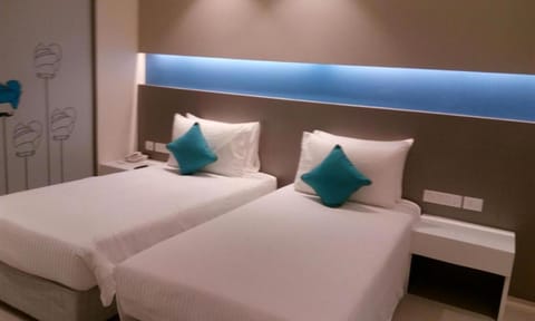 Superior Single Room, 1 Bedroom | Minibar, in-room safe, desk, soundproofing