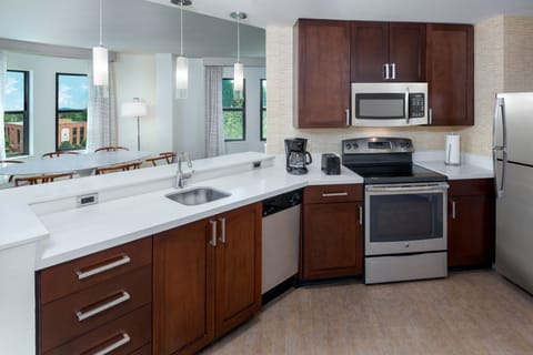 Suite, 2 Bedrooms, City View | Private kitchen | Fridge, microwave, oven, stovetop