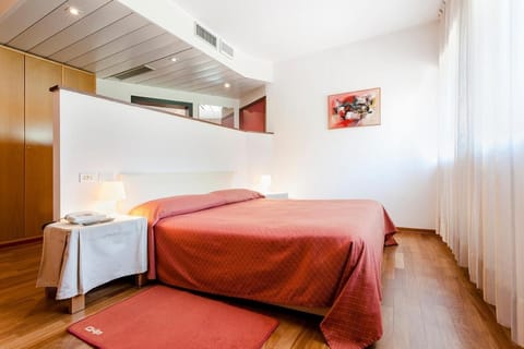 Minibar, in-room safe, desk, free WiFi