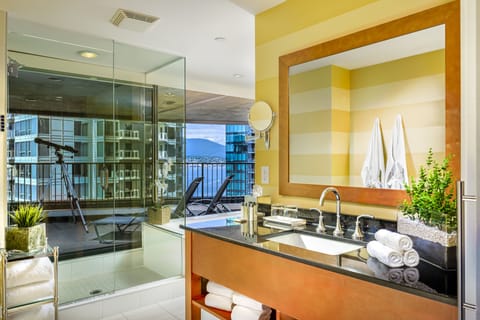 Suite (Coal Harbour) | Bathroom | Combined shower/tub, designer toiletries, hair dryer, towels