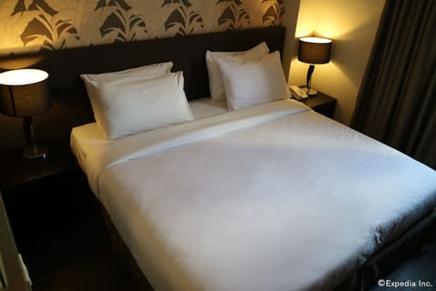 Superior Room, 1 King Bed | In-room safe, desk, free WiFi, bed sheets