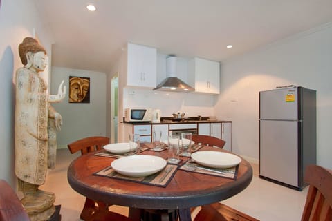 Apartment, 1 Bedroom | Private kitchenette | Fridge, microwave, stovetop, electric kettle