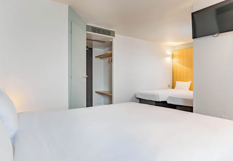 Quadruple Room, Non Smoking | Premium bedding, desk, soundproofing, free WiFi
