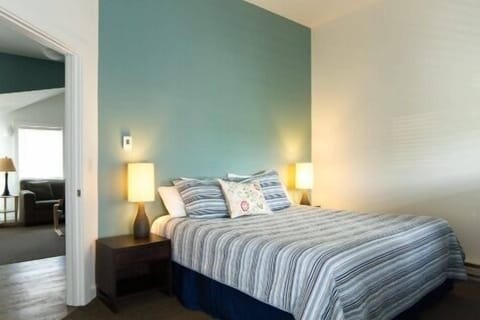 Suite, 1 King Bed with Sofa bed, Balcony, Partial Ocean View | Laptop workspace, free cribs/infant beds, rollaway beds, free WiFi