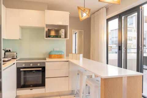 Deluxe Double Crash Pad | Premium bedding, in-room safe, free WiFi, bed sheets