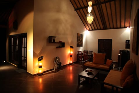 Luxury Suite, 2 Queen Beds, Private Pool, Sea View | Living room | Flat-screen TV