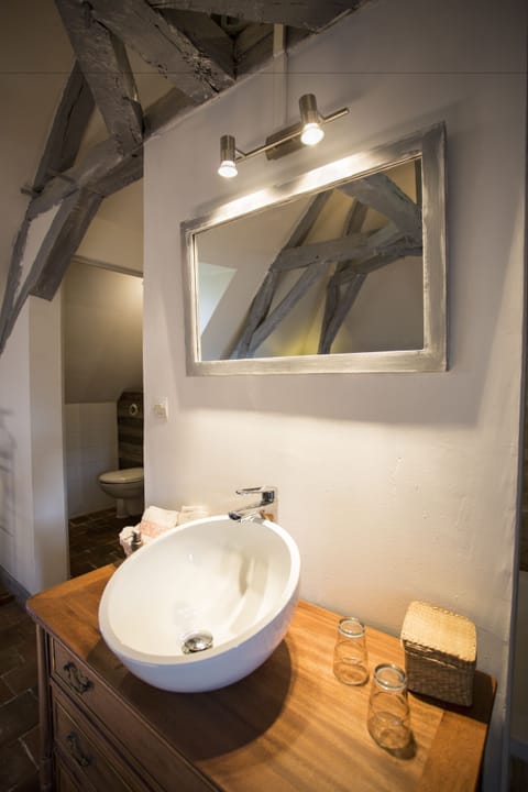 Comfort Double Room Single Use, 1 Queen Bed, Park View | Premium bedding, individually decorated, individually furnished