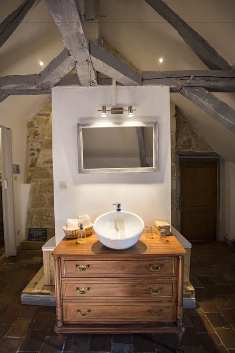 Comfort Double Room Single Use, 1 Queen Bed, Park View | Bathroom | Shower, free toiletries, hair dryer, bathrobes