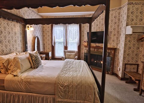 Romantic Victoria Room, Queen Canopy Bed, Fireplace | Egyptian cotton sheets, premium bedding, down comforters, pillowtop beds