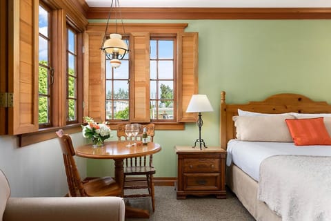 Deluxe King | Iron/ironing board, rollaway beds, bed sheets