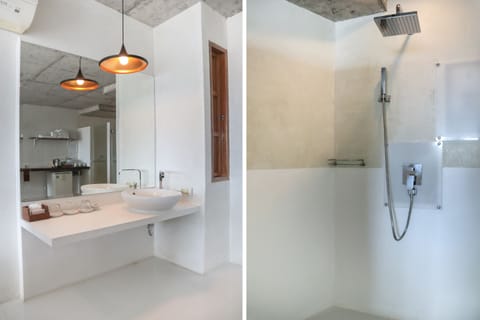 Premier Triple Room | Bathroom | Shower, free toiletries, hair dryer, bathrobes