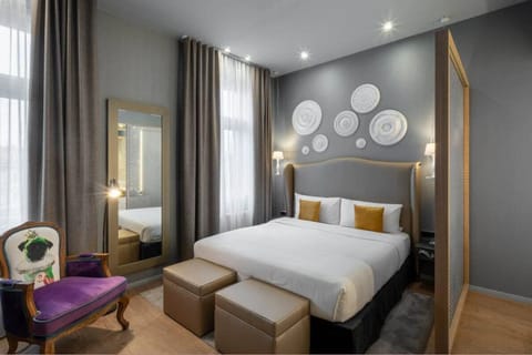 Executive Double Room | Hypo-allergenic bedding, minibar, in-room safe, individually furnished