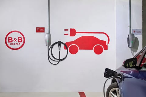 Electric vehicle charging station