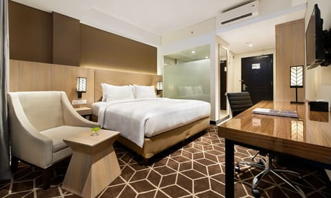 Grand Room | Premium bedding, minibar, in-room safe, desk