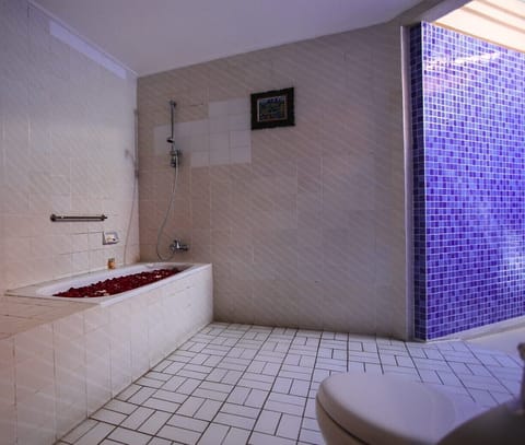 Premier Room, 1 Bedroom, Garden View | Bathroom | Shower, slippers, towels