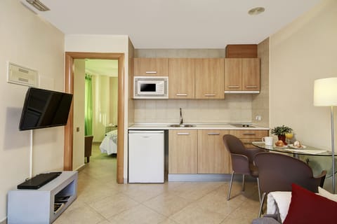 Double Room | Private kitchen | Full-size fridge, microwave, stovetop, espresso maker