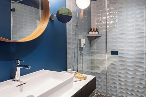 Rainfall showerhead, eco-friendly toiletries, hair dryer, towels