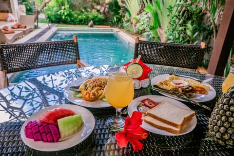 Daily cooked-to-order breakfast (IDR 100000 per person)