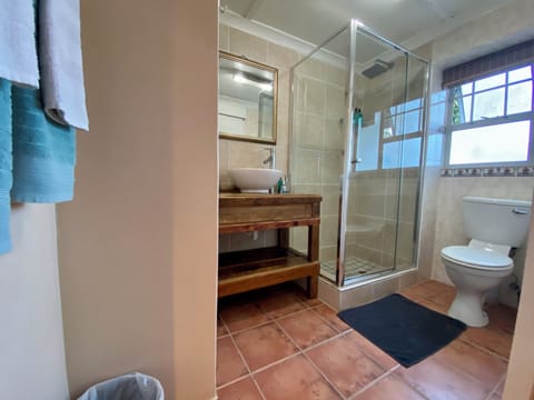 Standard Double Room, Ensuite, Garden Area | Bathroom | Shower, rainfall showerhead, free toiletries, hair dryer