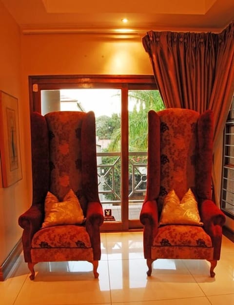 Luxury Suite | Living area | 87-cm LCD TV with satellite channels, TV