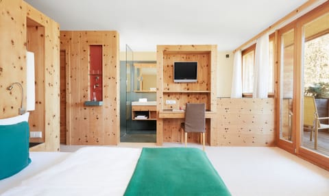 Double Room, Mountain View | Hypo-allergenic bedding, in-room safe, desk, blackout drapes