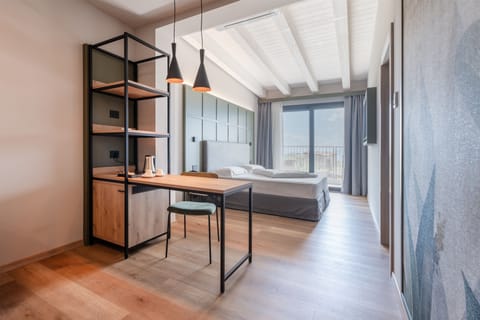 Junior Suite Penthouse | In-room safe, soundproofing, free WiFi, bed sheets