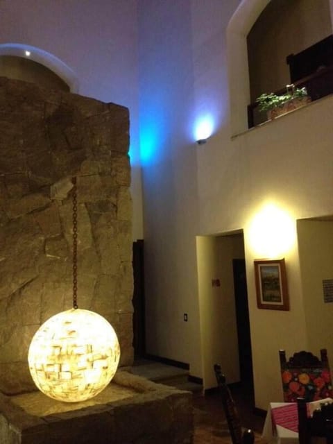 Serves dinner and brunch