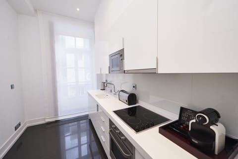 Deluxe Apartment, 2 Bedrooms (2 Adults + 4 Children) | Private kitchen | Fridge, microwave, oven, stovetop